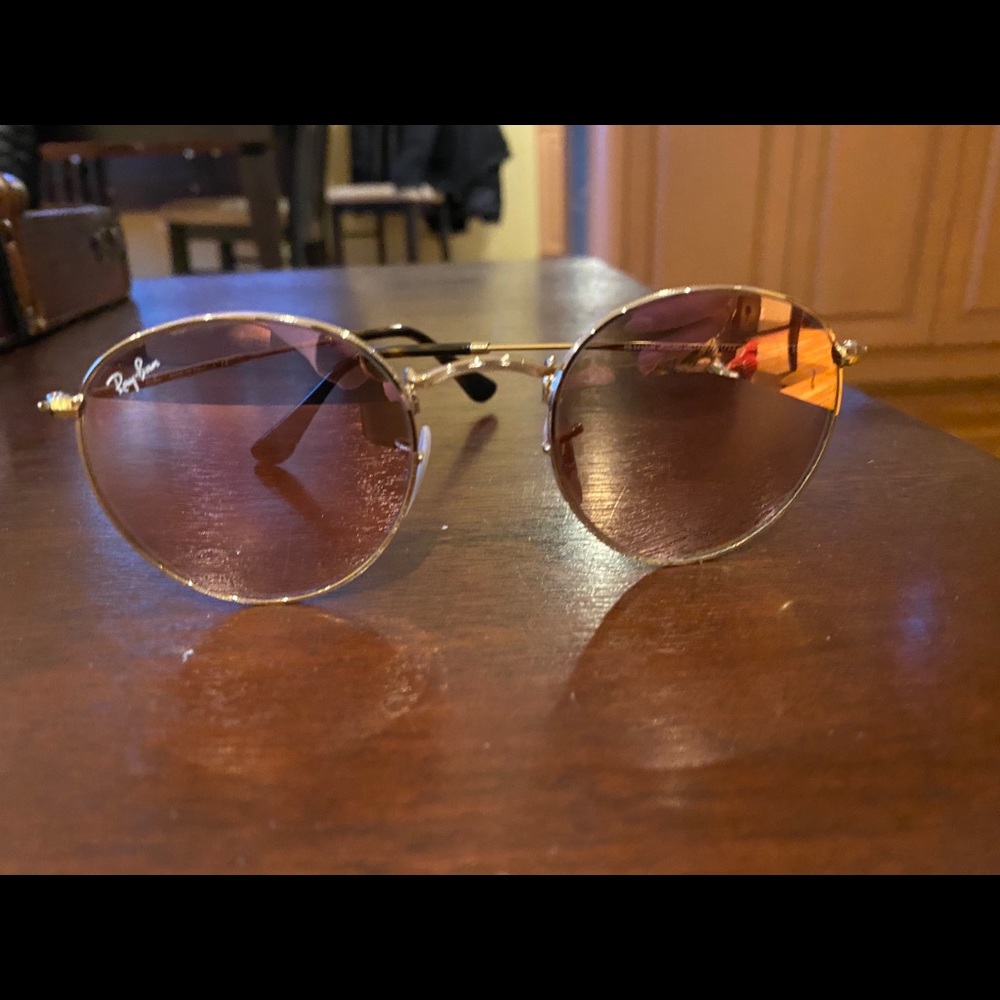 Raybans with pink frames - Picture 3 of 5